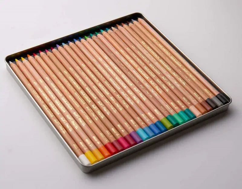 Umelecké suché (prašné) kriedy (pastely) KOH-I-NOOR GIOCONDA v ceruzkách - sada 24 farieb - v plechovej krabičke